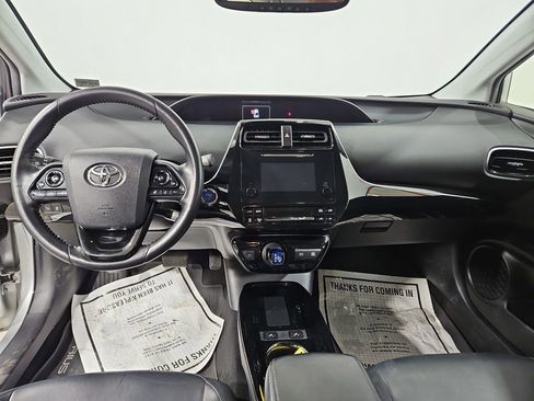 Used 2019 Toyota Prius XLE w/ Premium Convenience Package image 12