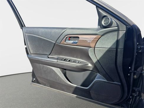 Used 2016 Honda Accord EX image 25