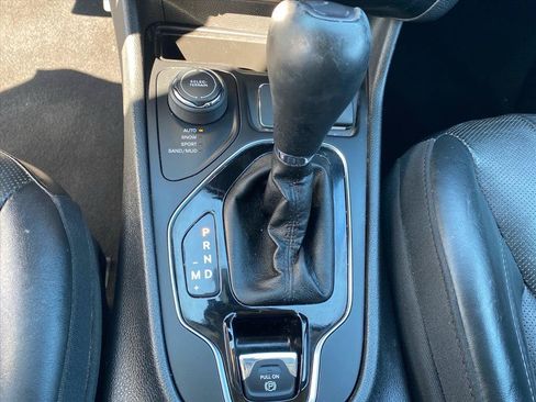 Used 2019 Jeep Cherokee Limited AWD/4WD image 12