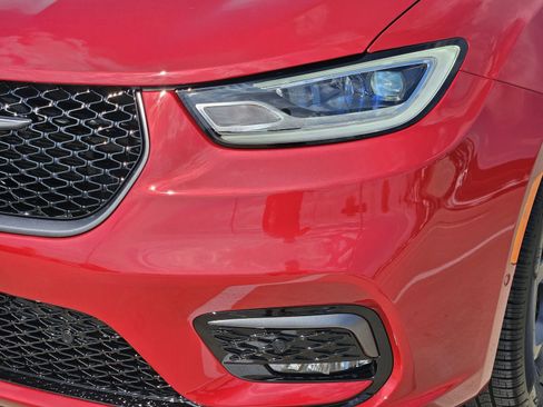 New 2026 Chrysler Pacifica Select image 10