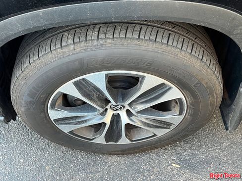 Certified 2026 Toyota Highlander XLE AWD/4WD image 8