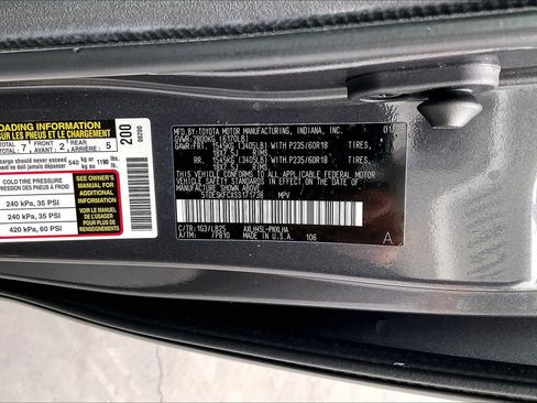 Used 2025 Toyota Sienna Platinum image 35
