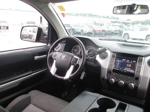 Used 2014 Toyota Tundra SR5 AWD/4WD image 23