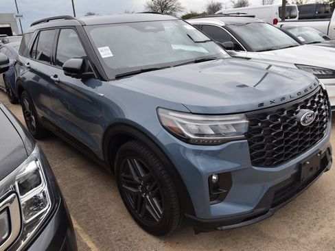 Certified 2025 Ford Explorer ST-Line w/ Premium Package image 5
