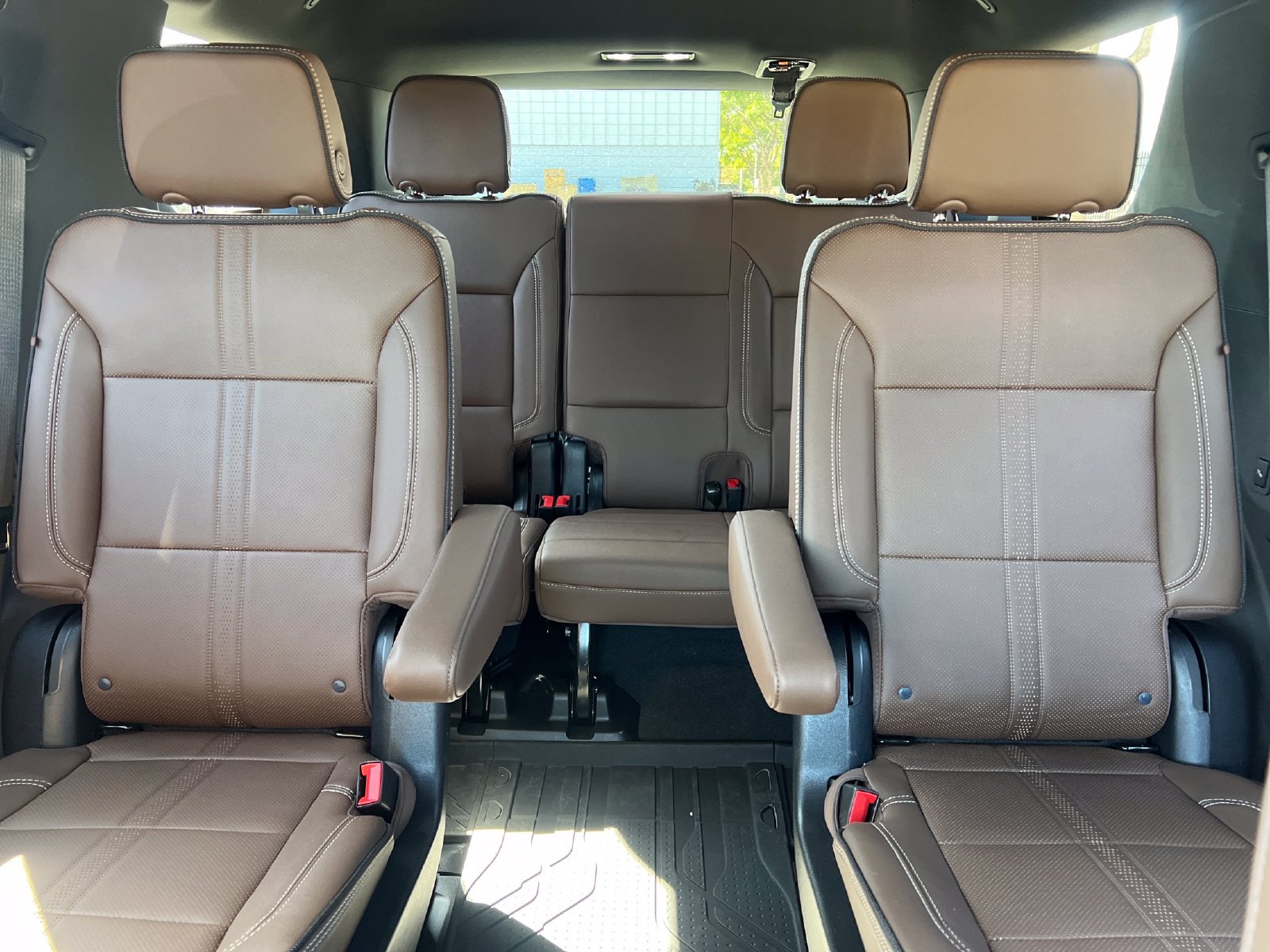 Used 2025 Chevrolet Tahoe High Country AWD/4WD image 35