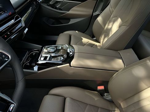 Used 2026 BMW 530i xDrive w/ M Sport Package image 48