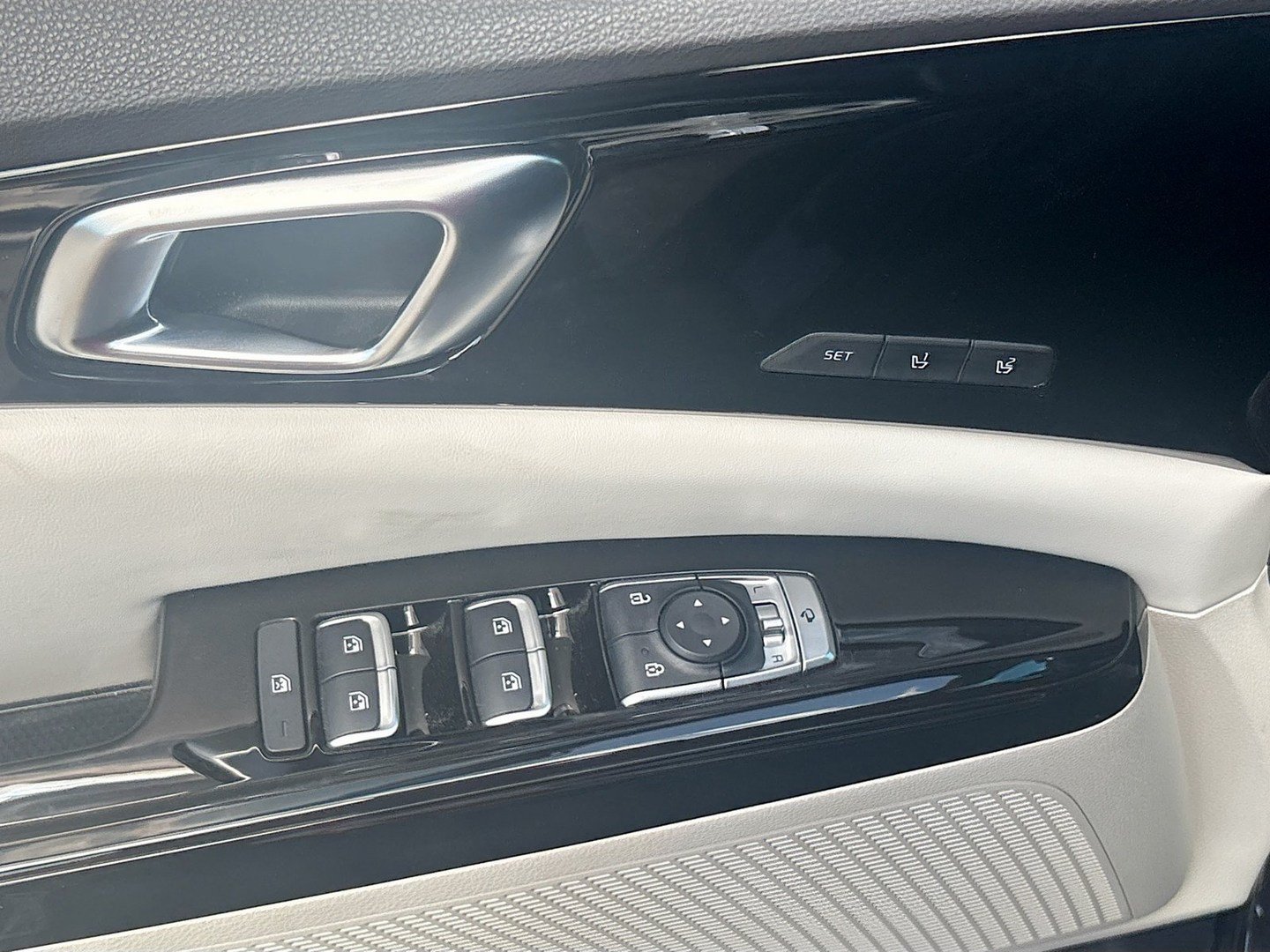 Used 2024 Kia Carnival SX FWD image 18