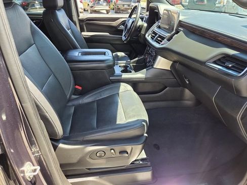 Certified 2022 Chevrolet Suburban Z71 w/ Luxury Package AWD/4WD image 16