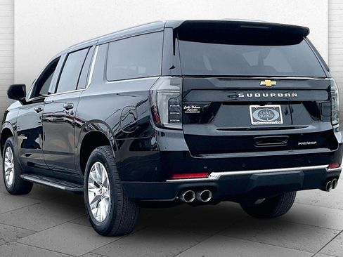 Used 2025 Chevrolet Suburban Premier image 11