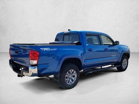 Used 2017 Toyota Tacoma SR5 w/ Tow Package RWD image 5