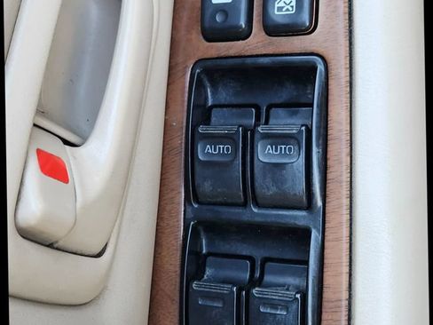 Used 2000 Lexus ES 330 FWD image 17
