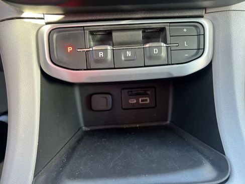 Used 2023 GMC Acadia SLT AWD/4WD image 16