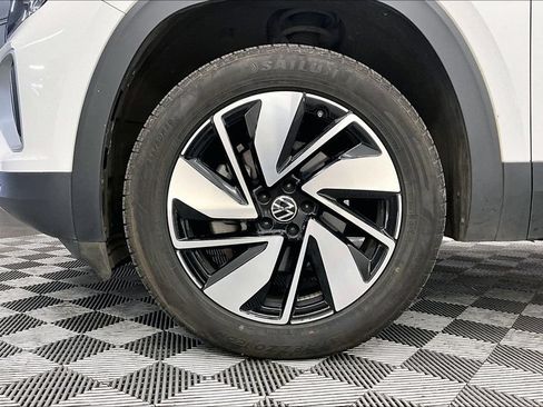 Used 2024 Volkswagen Atlas SE FWD image 8