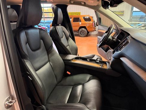 Used 2022 Volvo XC90 T8 Inscription Expression w/ Advanced Package image 23