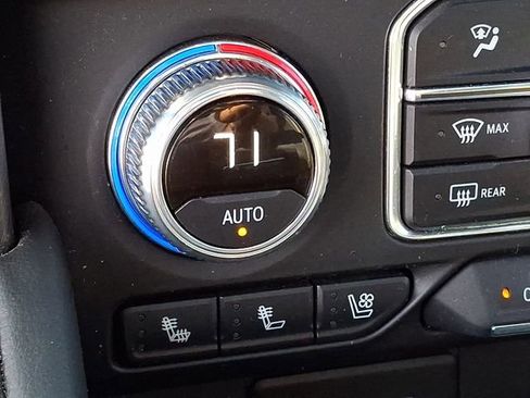 Used 2024 GMC Yukon AT4 w/ Technology Package AWD/4WD image 21