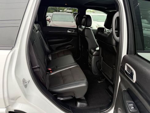 Used 2019 Jeep Grand Cherokee Altitude AWD/4WD image 11