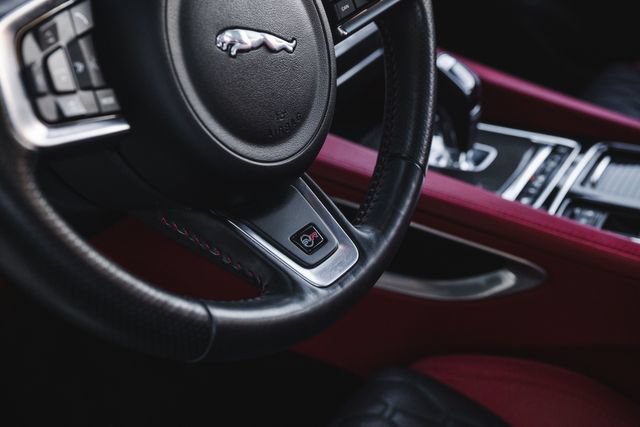 Used 2020 Jaguar F-PACE SVR AWD/4WD image 28