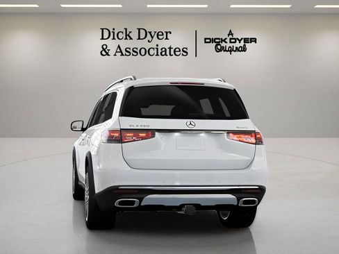 Used 2025 Mercedes-Benz GLS 450 4MATIC image 15