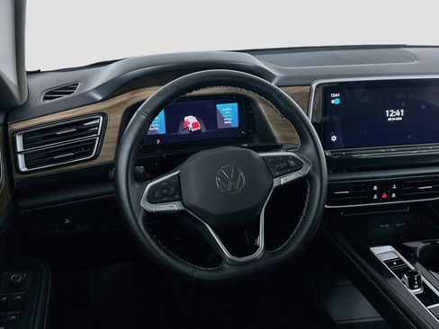 Used 2025 Volkswagen Atlas SE FWD image 18