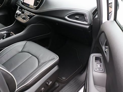 New 2026 Chrysler Pacifica Limited w/ S Appearance Package image 57