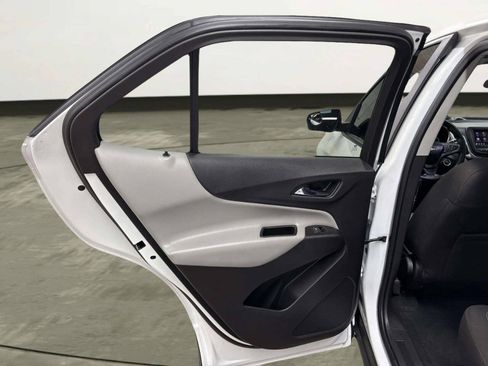 Used 2020 Chevrolet Equinox LS FWD image 16