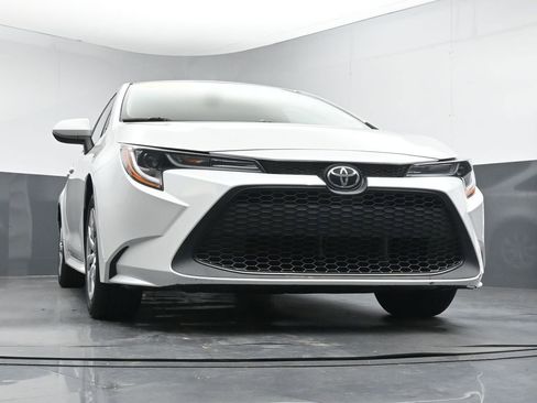 Used 2022 Toyota Corolla LE FWD image 33