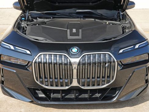 Used 2024 BMW i7 eDrive50 w/ M Sport Package RWD image 8