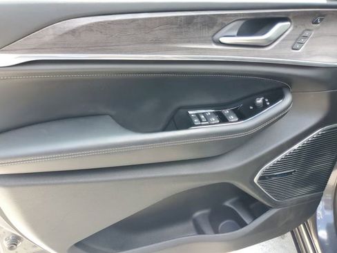 Used 2022 Jeep Grand Cherokee Overland w/ Advanced Protech Group III image 20