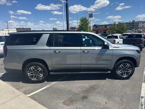 Used 2025 Chevrolet Suburban Z71 AWD/4WD image 6