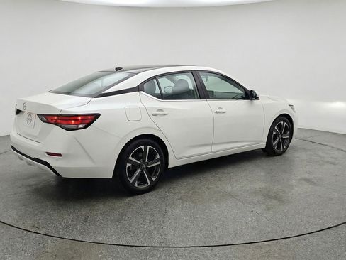 Used 2025 Nissan Sentra SV FWD image 9
