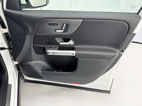 Used 2023 Mercedes-Benz GLB 250 image 23