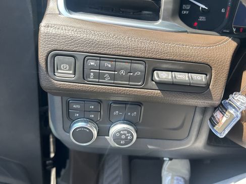 Used 2021 GMC Yukon Denali w/ Denali Premium Package AWD/4WD image 8