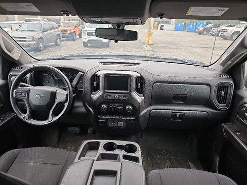 Used 2019 Chevrolet Silverado 1500 Custom Trail Boss w/ Custom Convenience Package AWD/4WD image 6