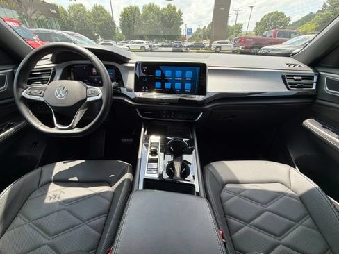 Used 2025 Volkswagen Atlas Cross Sport SE FWD image 28