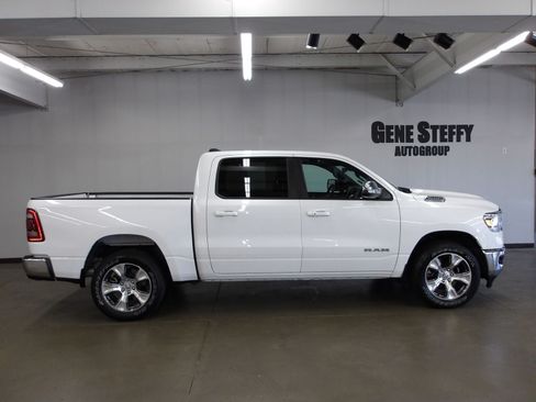 Used 2024 RAM 1500 Laramie AWD/4WD image 3