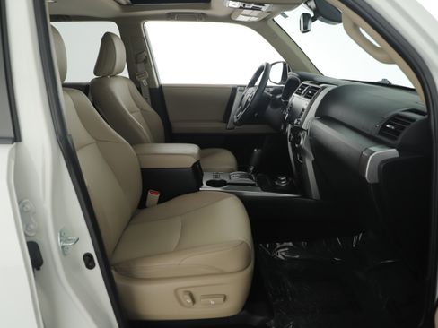 Used 2021 Toyota 4Runner SR5 Premium image 12