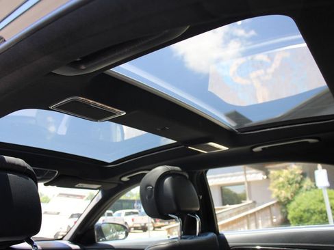 Used 2016 Mercedes-Benz S 550 Sedan image 25