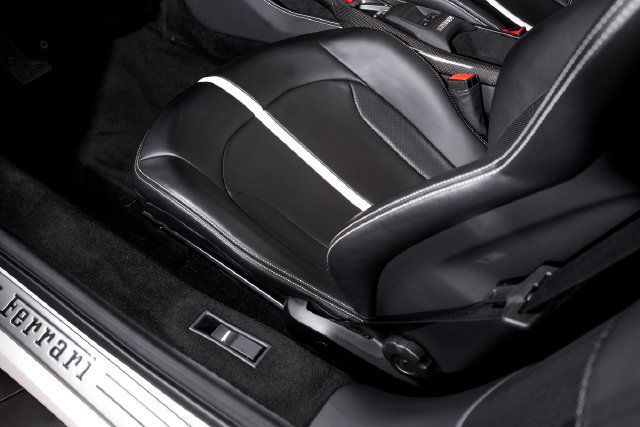 Used 2021 Ferrari F8 Tributo RWD image 25