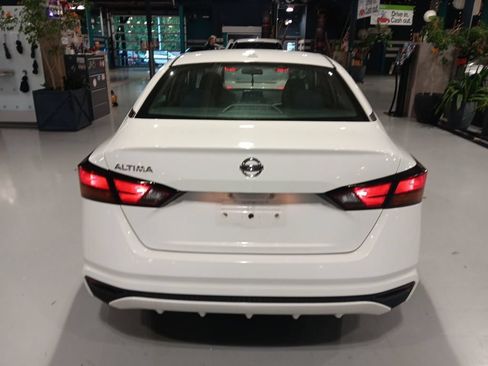 Used 2019 Nissan Altima 2.5 S FWD image 12