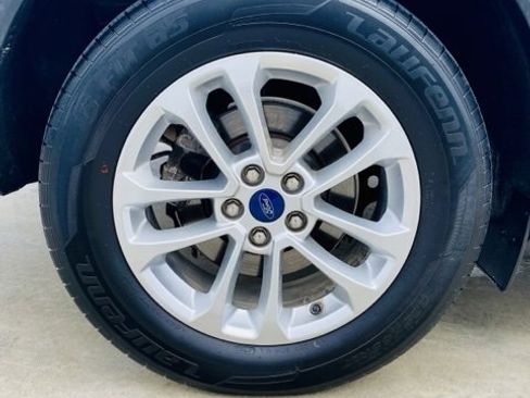 Used 2020 Ford Escape SE image 9