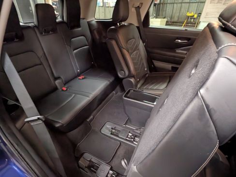 Used 2024 Nissan Pathfinder Platinum AWD/4WD image 6