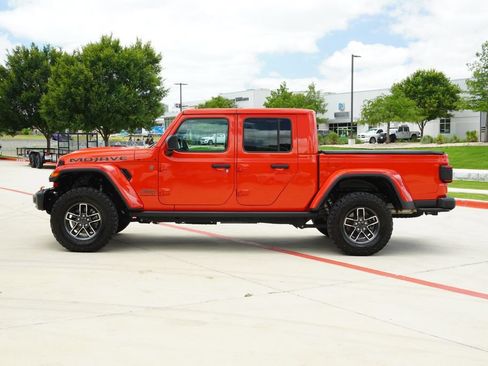 Used 2024 Jeep Gladiator Mojave AWD/4WD image 2