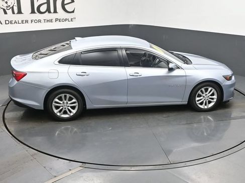 Used 2017 Chevrolet Malibu LT FWD image 36