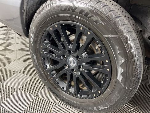 Used 2018 Nissan Titan SL w/ Midnight Edition RWD image 16