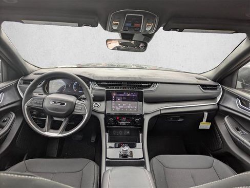 New 2025 Jeep Grand Cherokee Laredo X w/ Luxury Tech Group I image 18