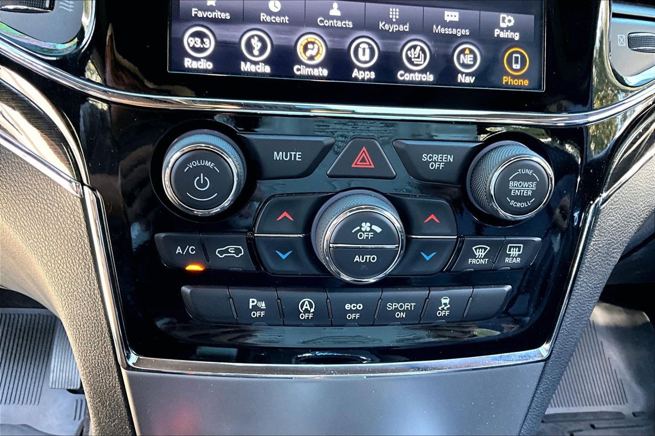 Used 2019 Jeep Grand Cherokee Trailhawk w/ Trailhawk Luxury Group AWD/4WD image 25