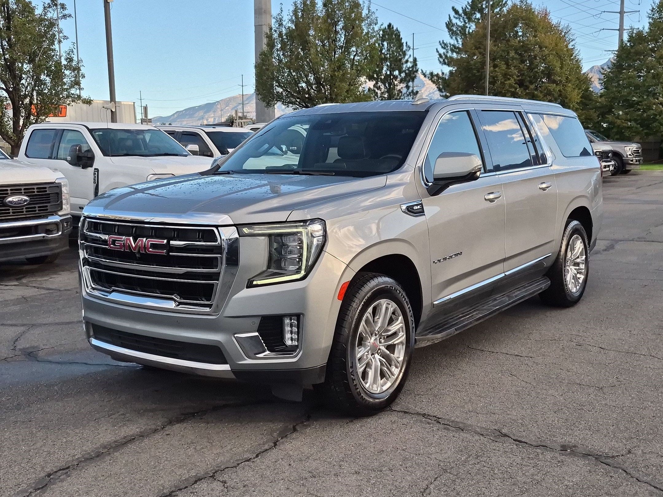 Used 2024 GMC Yukon XL SLT w/ SLT Luxury Package AWD/4WD image 11
