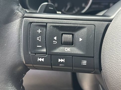 Used 2025 Nissan Pathfinder SV FWD image 25