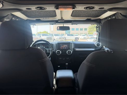 Used 2014 Jeep Wrangler Unlimited Sahara AWD/4WD image 14
