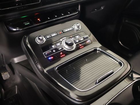 Used 2023 Lincoln Nautilus AWD w/ Premium Package image 9
